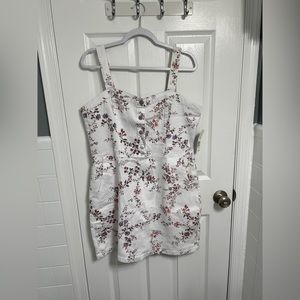White/floral pinafore XXL NWT